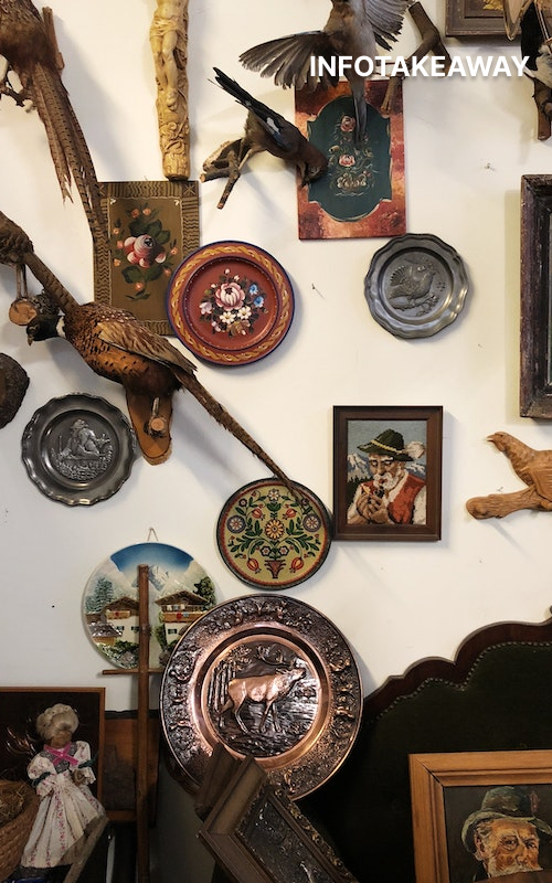 Plates and other decorative items on wall